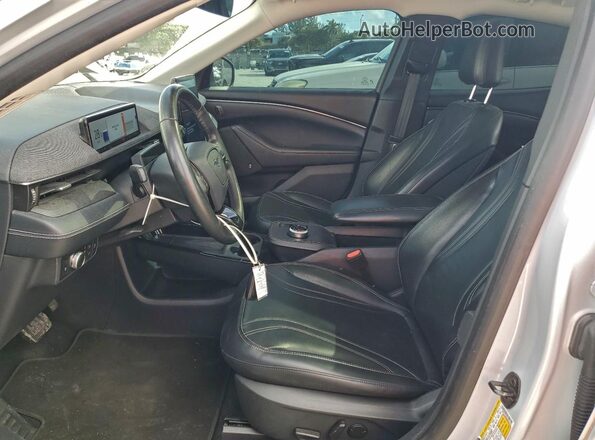 3FMTK3RM8NMA03470 2022 FORD MUSTANG MACH-E PREMI Серый Вид салона спереди