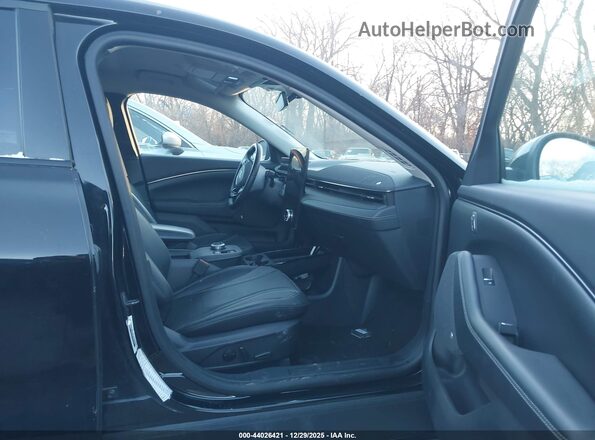 3FMTK3SU0RMA04497 2024 FORD MUSTANG MACH-E PREMI Black Vista interior delantera