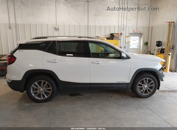 3GKALVEV2NL194509 2022 GMC TERRAIN White Rear interior view