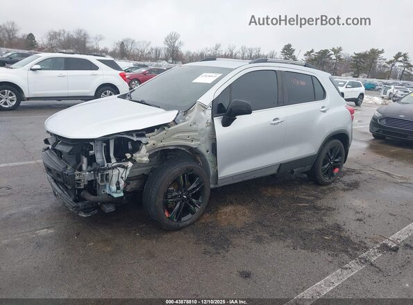3GNCJLSB0JL216016 2018 CHEVROLET TRAX Silver Передня ліва чверть