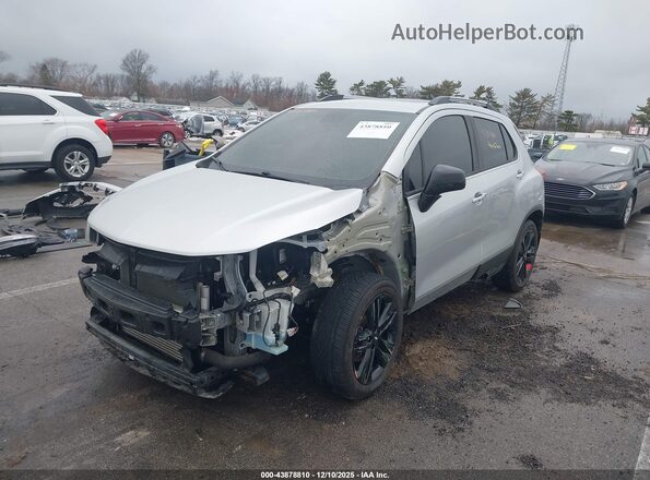 3GNCJLSB0JL216016 2018 CHEVROLET TRAX Silver Вид спереду