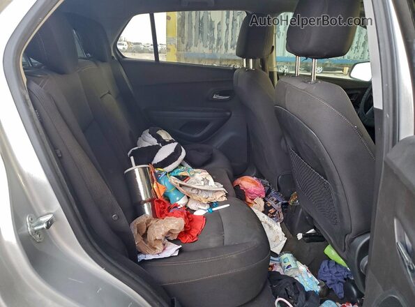 3GNCJLSB9JL204396 2018 CHEVROLET TRAX Silver Rear interior view