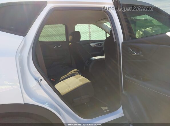 3GNKBCR48SS144571 2025 CHEVROLET BLAZER White VIN կոդի պիտակի տեսք