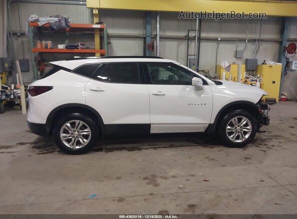 3GNKBDR49NS131130 2022 CHEVROLET BLAZER White Widok wnętrza 360 stopni