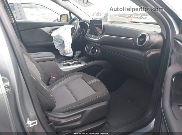 3GNKBHR47SS133400 2025 CHEVROLET BLAZER Gray წინა სალონის ხედი