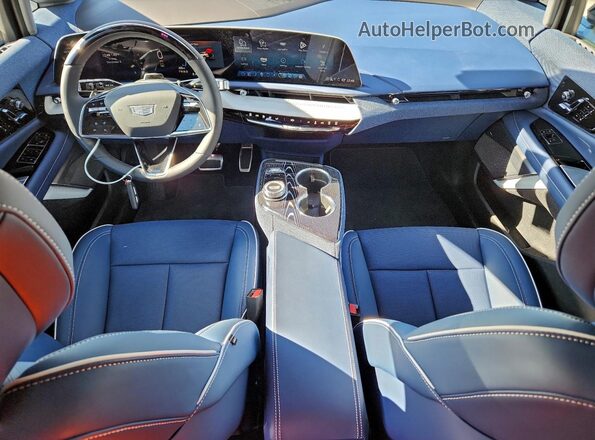 3GYK3GMR4SS242877 2025 CADILLAC OPTIQ Silver Вид панелі приладів
