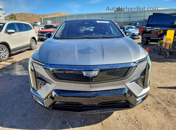 3GYK3GMR4SS242877 2025 CADILLAC OPTIQ Silver Вид спереду