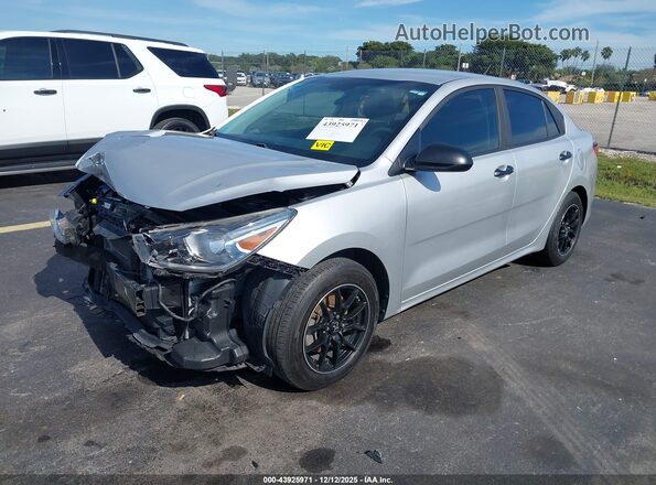 3KPA24AB5JE061469 2018 KIA RIO Silver 