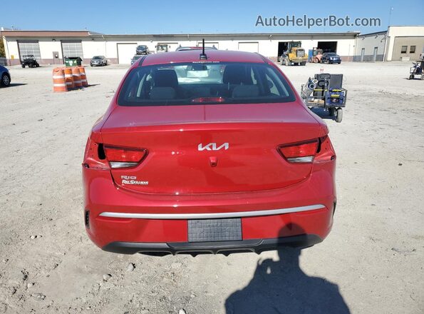 3KPA24AD0NE432576 2022 KIA RIO Red Widok z tyłu