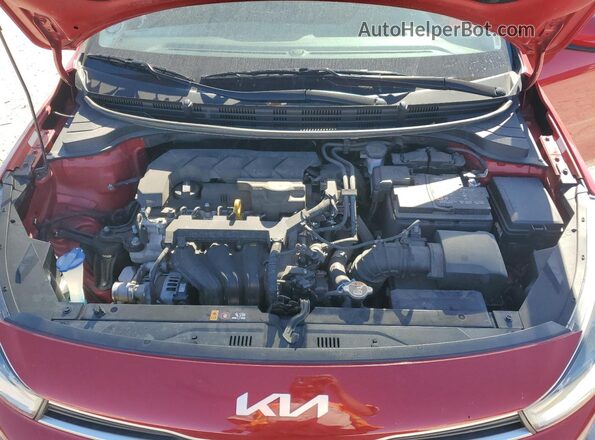 3KPA24AD0NE432576 2022 KIA RIO Red Widok wnętrza z tyłu
