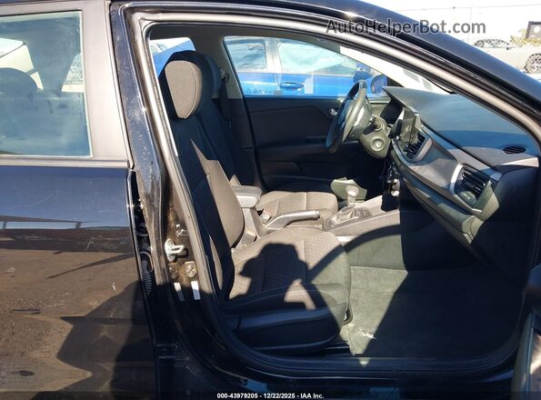 3KPA24AD0NE477646 2022 KIA RIO Black წინა სალონის ხედი