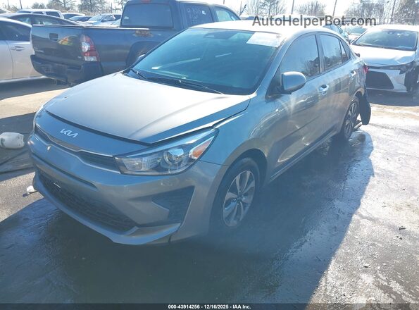 3KPA24AD1NE433574 2022 KIA RIO Gray წინა მარცხენა ხედი სამი მეოთხედიდან