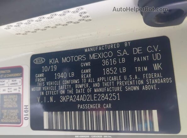 3KPA24AD2LE284251 2020 KIA RIO White Vista del compartimento del motor
