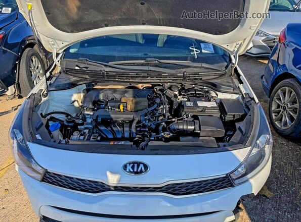 3KPA24AD2LE297615 2020 KIA RIO Белый Вид салона спереди