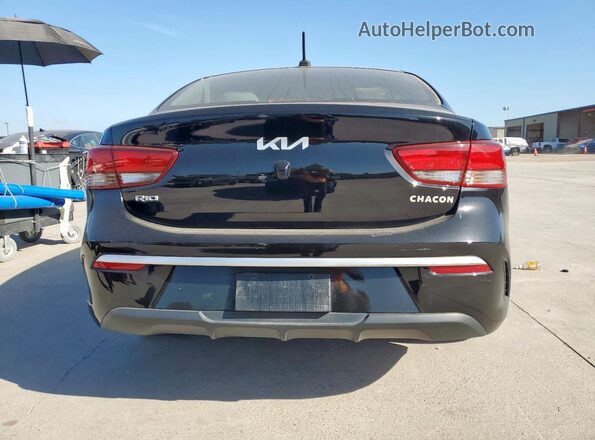 3KPA24AD2NE464221 2022 KIA RIO Black Вид ззаду