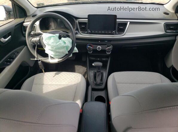 3KPA24AD3NE472831 2022 KIA RIO Silver Առջևի վահանակի տեսք