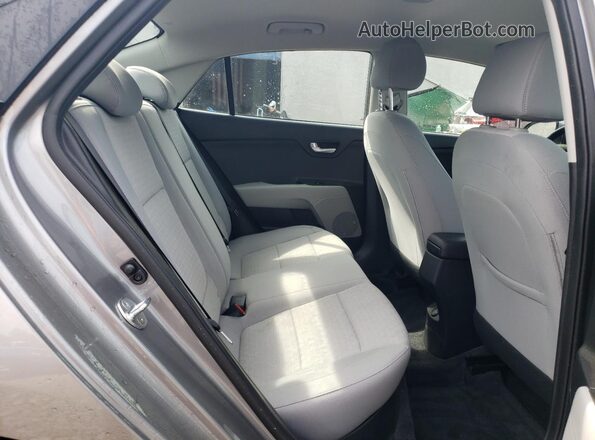 3KPA24AD3NE472831 2022 KIA RIO Silver Հետևի նստատեղերի տեսք