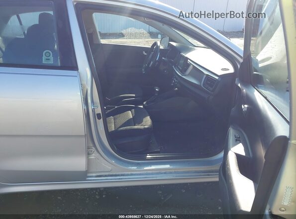 3KPA24AD4LE309621 2020 KIA RIO Gray Вид салону спереду