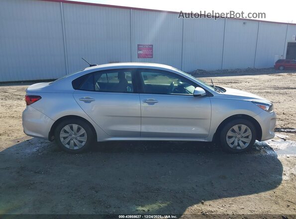 3KPA24AD4LE309621 2020 KIA RIO Gray Вид задньої частини салону
