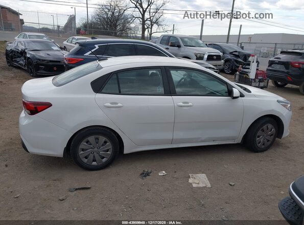3KPA24AD6LE298928 2020 KIA RIO White Widok wnętrza z tyłu