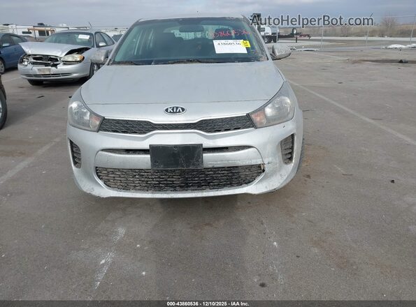 3KPA24AD6LE343706 2020 KIA RIO Серебряный Вид задней части салона