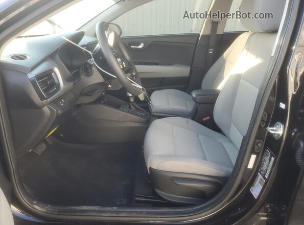 3KPA24AD7LE283063 2020 KIA RIO Черный Вид салона спереди
