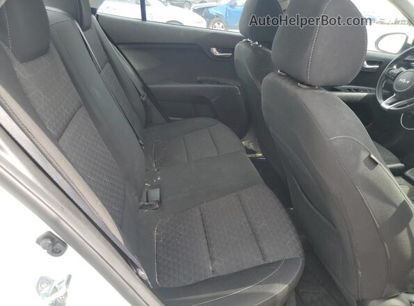 3KPA24AD8NE477250 2022 KIA RIO Белый Вид задних сидений
