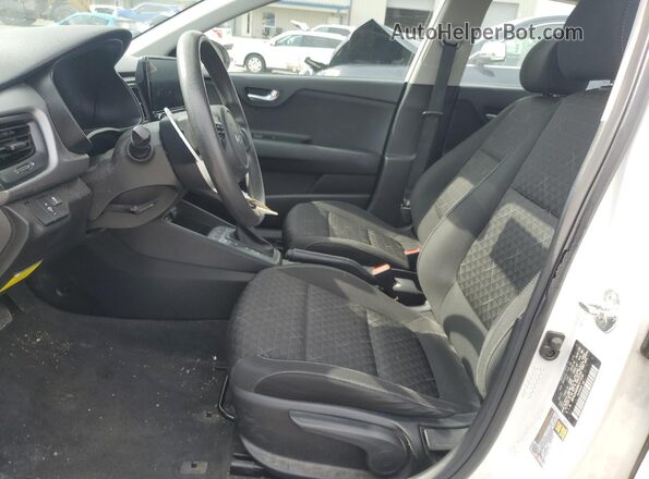 3KPA24AD8NE477250 2022 KIA RIO Белый Вид салона спереди