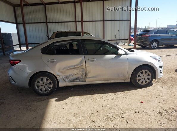 3KPA24AD9ME406668 2021 KIA RIO Silver Вид задньої частини салону