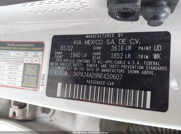 3KPA24AD9NE450607 2022 KIA RIO White Vista del compartimento del motor