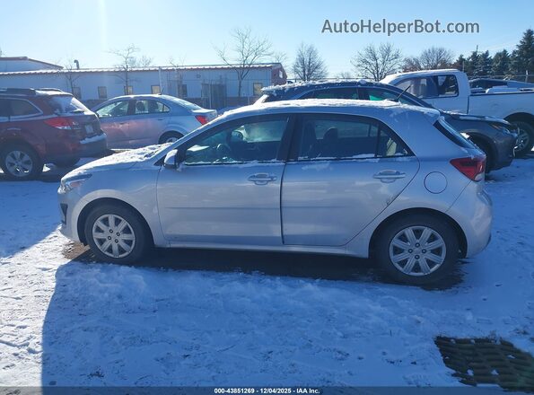 3KPA25AD0PE538874 2023 KIA RIO 5-DOOR Silver Widok wnętrza 360 stopni