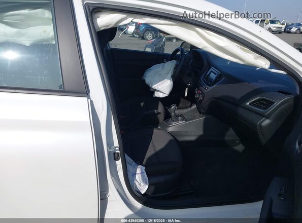 3KPC24A65LE126416 2020 HYUNDAI ACCENT Белый Вид салона спереди