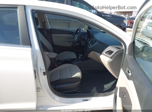 3KPC24A65NE173240 2022 HYUNDAI ACCENT White Widok wnętrza z przodu