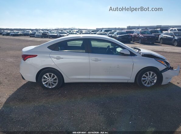 3KPC24A65NE173240 2022 HYUNDAI ACCENT White Widok wnętrza z tyłu