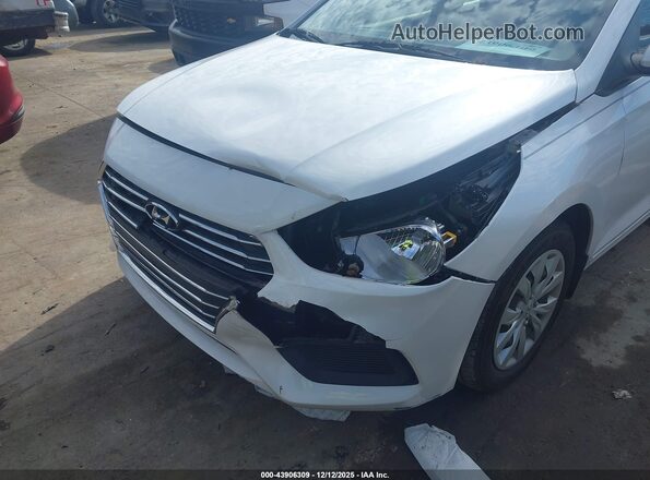 3KPC24A66LE115974 2020 HYUNDAI ACCENT Белый Вид спереди