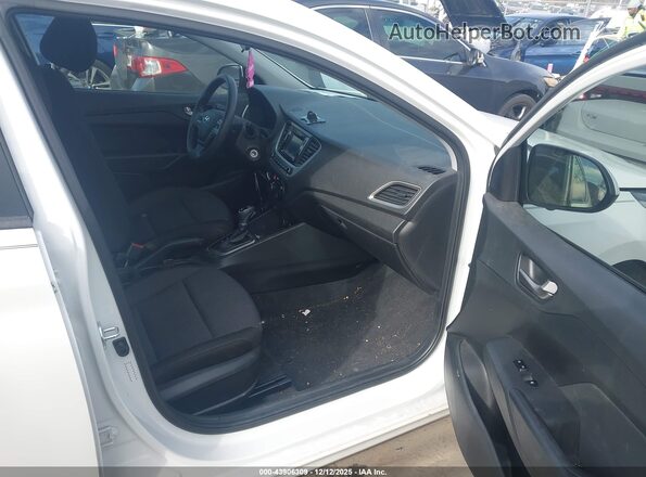 3KPC24A66LE115974 2020 HYUNDAI ACCENT Белый Вид салона спереди