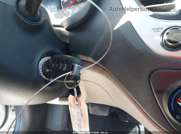 3KPC24A68NE175659 2022 HYUNDAI ACCENT Белый Вид панели приборов