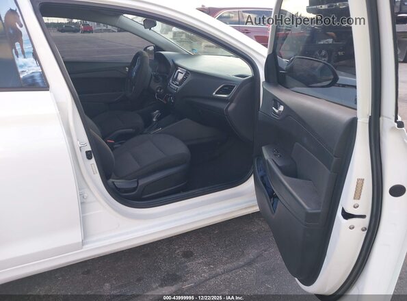 3KPC24A6XME136974 2021 HYUNDAI ACCENT Белый Вид салона спереди