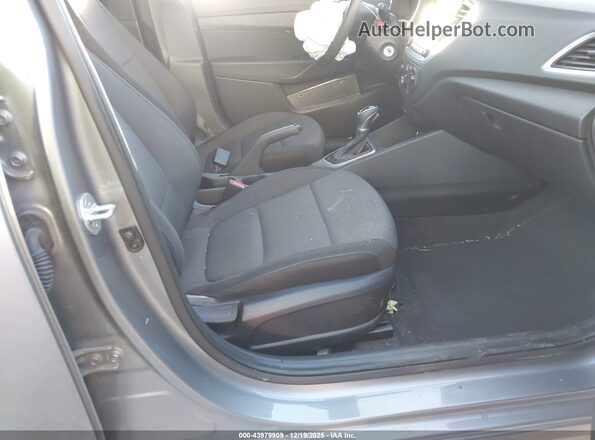 3KPC24A6XNE155476 2022 HYUNDAI ACCENT Серебряный Вид салона спереди