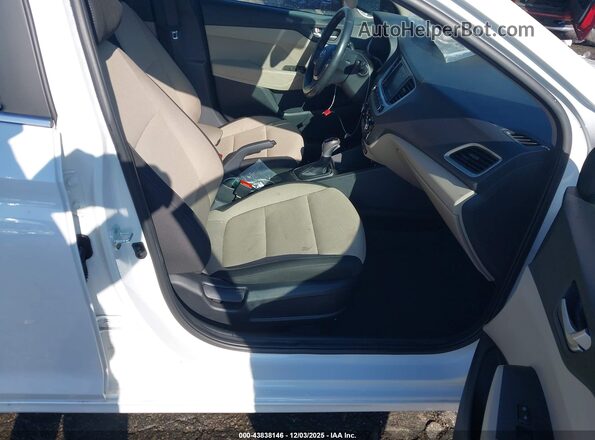 3KPC34A68NE177358 2022 HYUNDAI ACCENT Белый Вид салона спереди