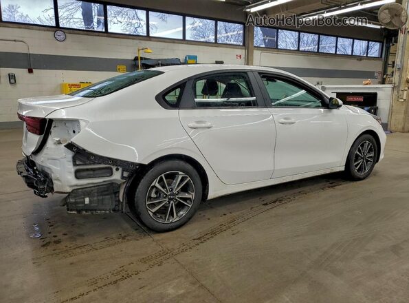 3KPF24AD1PE645044 2023 KIA FORTE White Trasero derecho