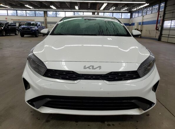 3KPF24AD1PE645044 2023 KIA FORTE White 