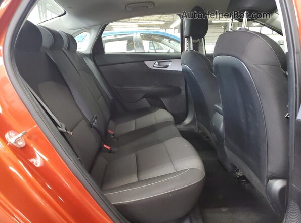 3KPF24AD1RE705567 2024 KIA FORTE Orange Widok tylnych siedzeń