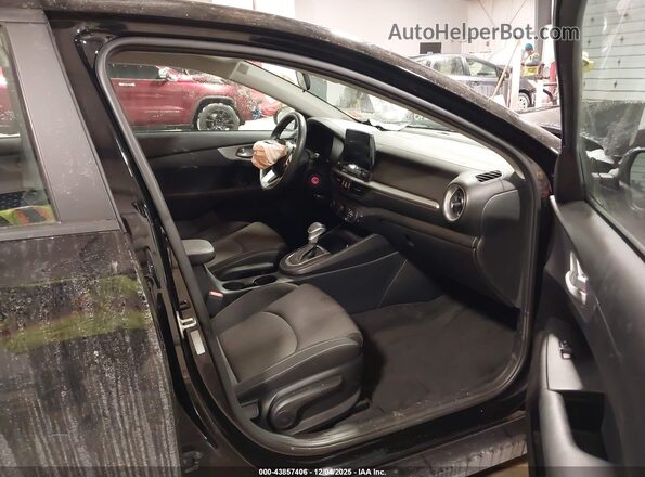 3KPF24AD2NE488637 2022 KIA FORTE Черный Вид салона спереди