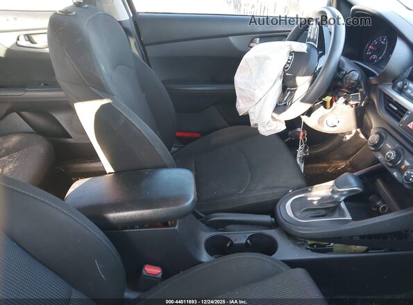 3KPF24AD5ME271923 2021 KIA FORTE White Սալոնի դիմացի տեսք