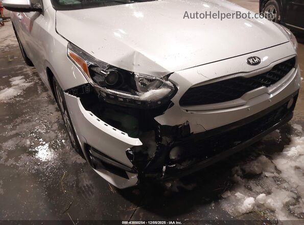 3KPF24AD8ME379775 2021 KIA FORTE Серебряный Вид спереди