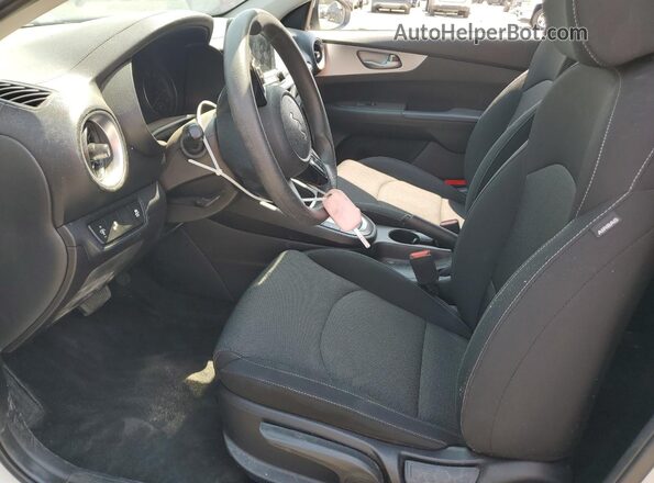 3KPF24AD9NE465856 2022 KIA FORTE White Widok wnętrza z przodu