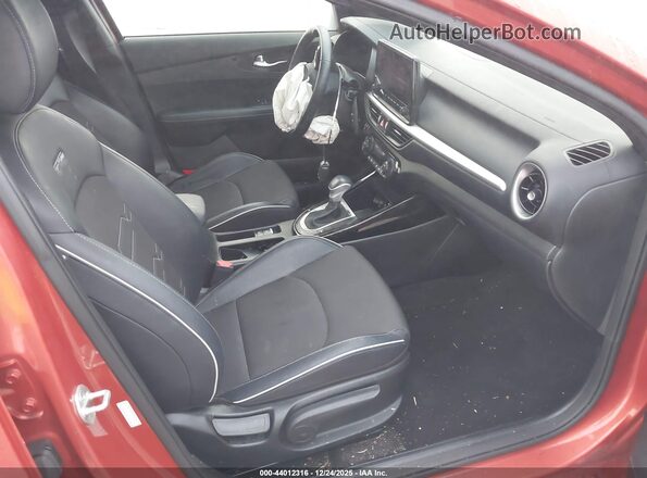 3KPF54AD3NE491554 2022 KIA FORTE Orange Vista interior delantera