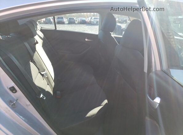 3KPFL4A76JE163247 2018 KIA FORTE Silver Widok tylnych siedzeń