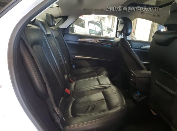 3LN6L2JK8GR604172 2016 LINCOLN MKZ White Vista de los asientos traseros